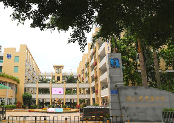 麥斯環保祝賀深圳市學校分類垃圾箱交付使用！