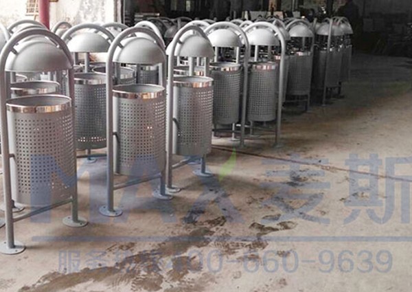 盧森堡客戶定制垃圾桶順利出產！